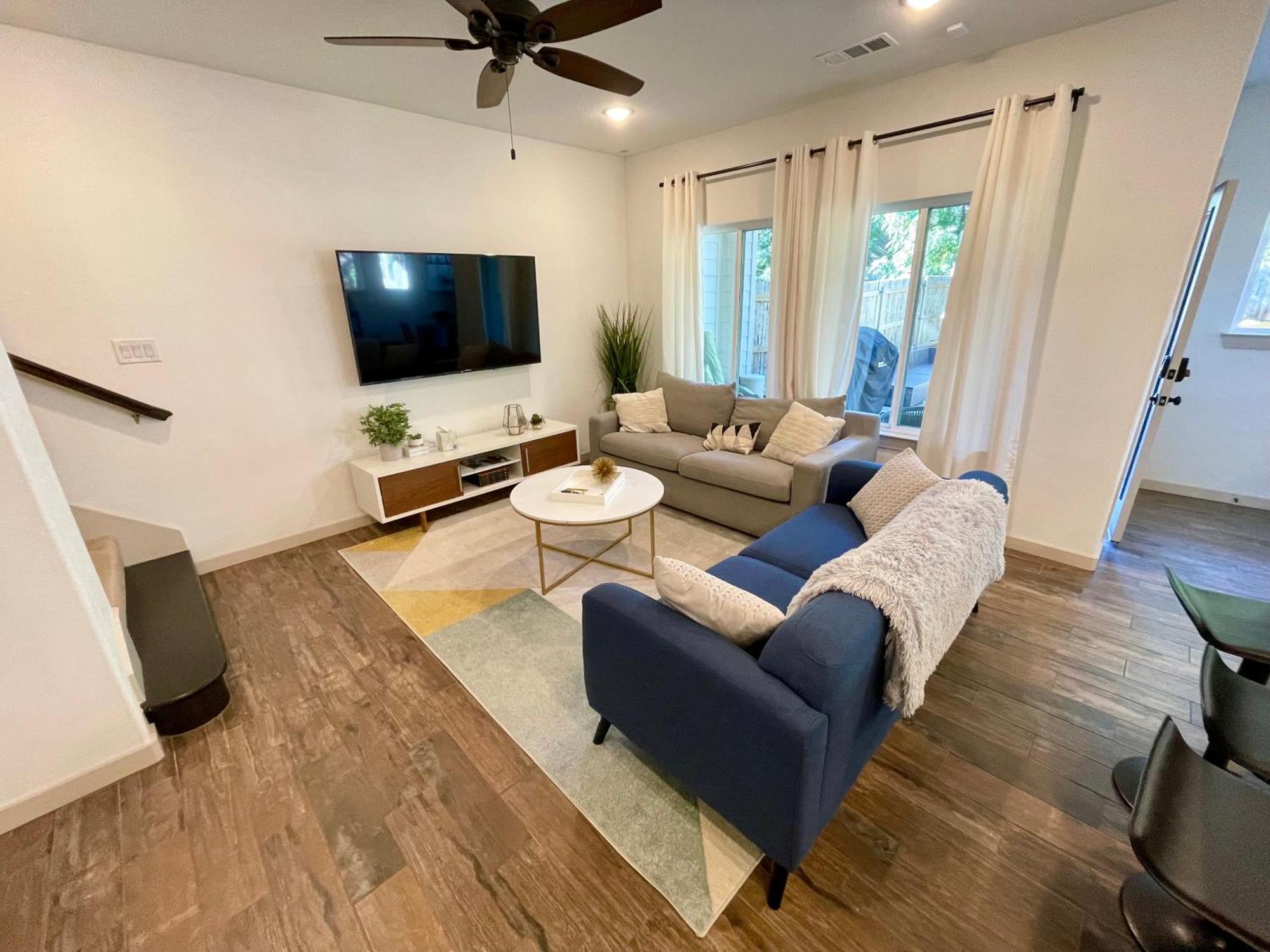 Stylish Townhome Near At&T Stadium, Globe Life, Six Flags & More 阿林顿 外观 照片